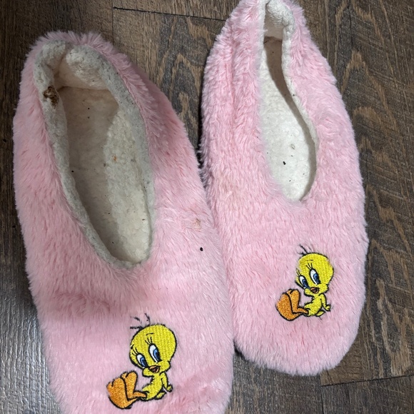 Tweety bird women’s fuzzy sock slippers - worn and used condition. - Picture 4 of 5